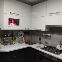 Кухня с телевизором